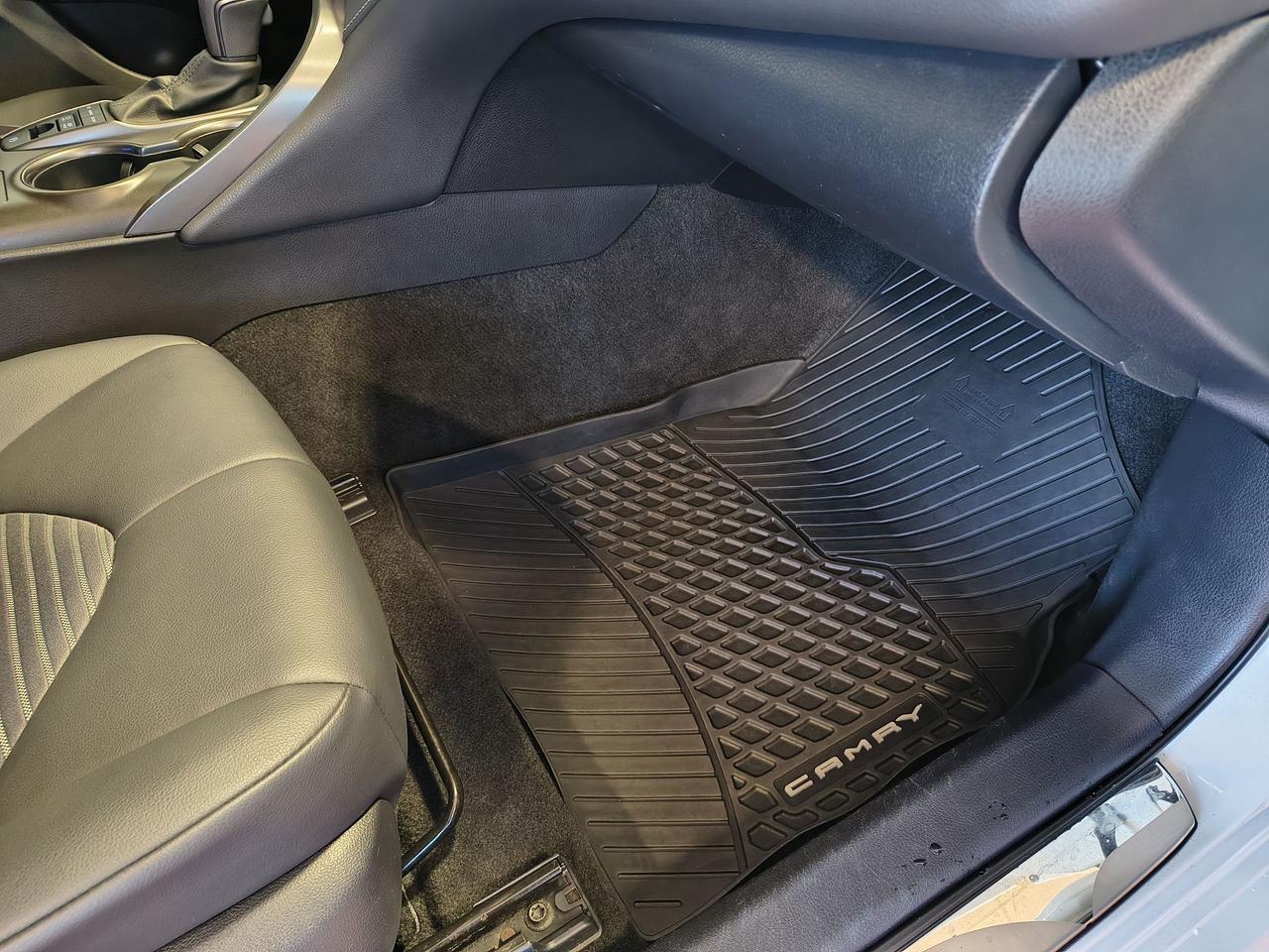 2023 Toyota Camry HYBRID SE Photo