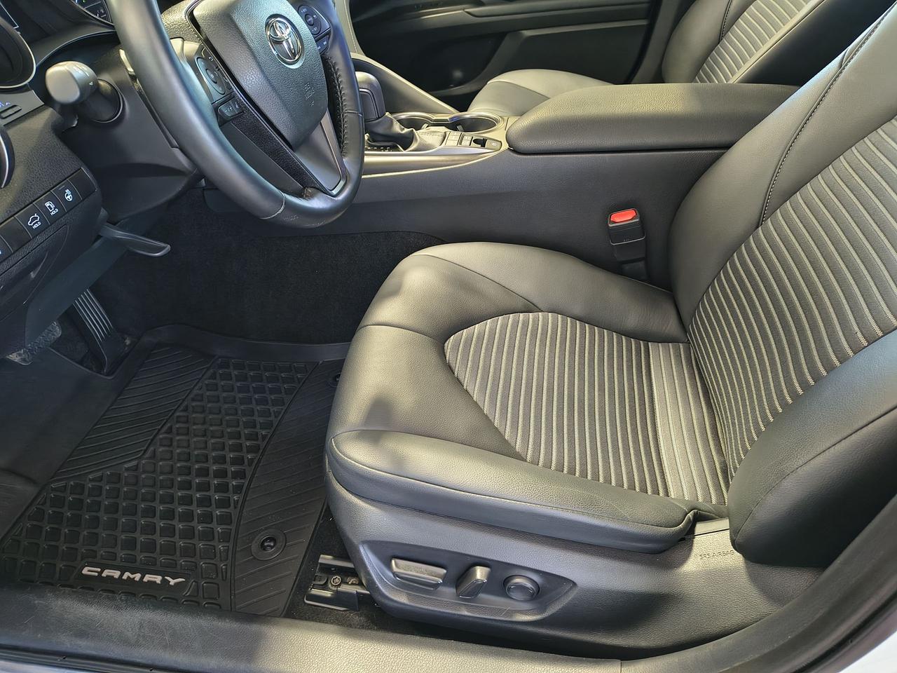 2023 Toyota Camry HYBRID SE Photo