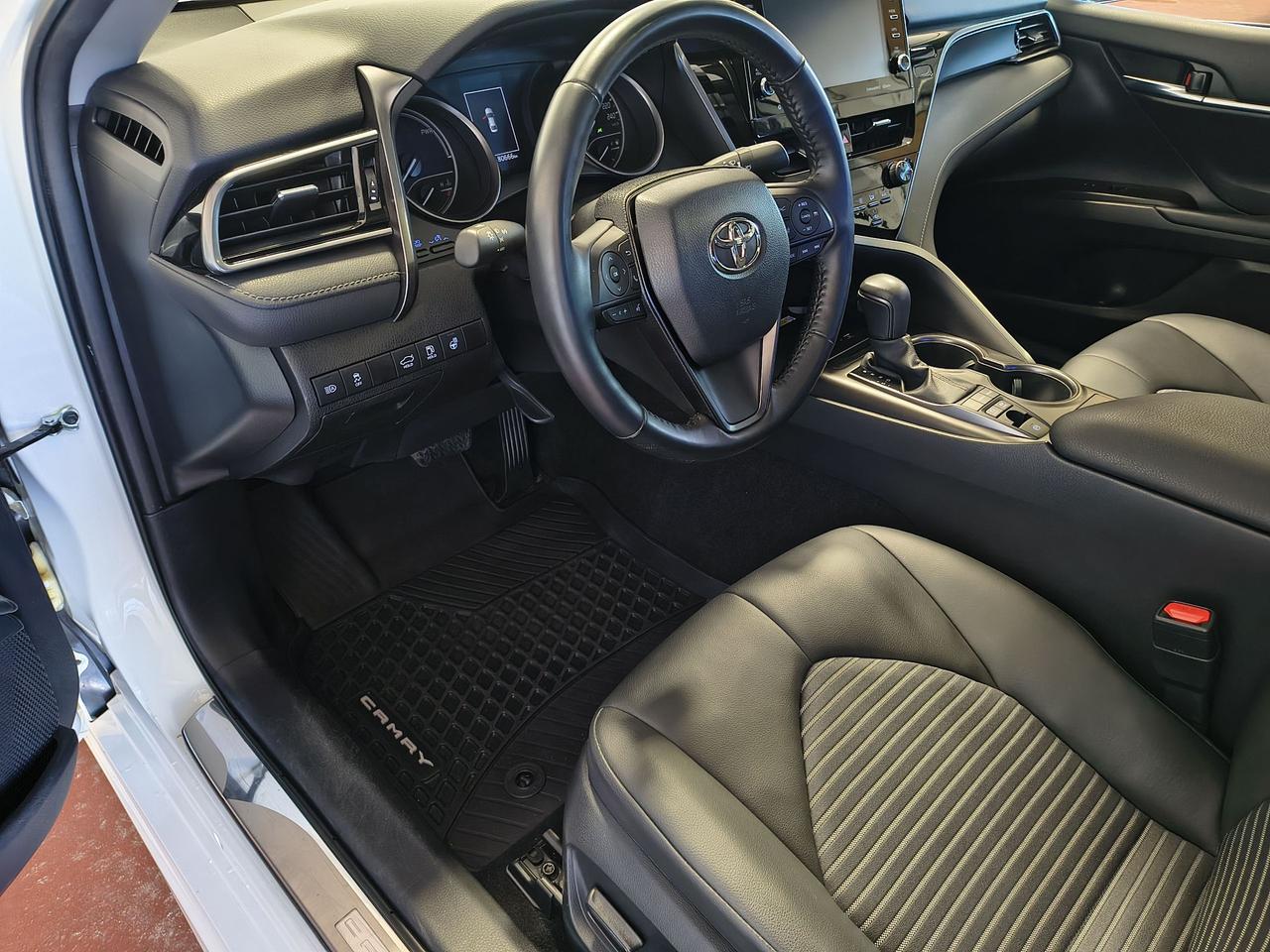 2023 Toyota Camry HYBRID SE Photo0