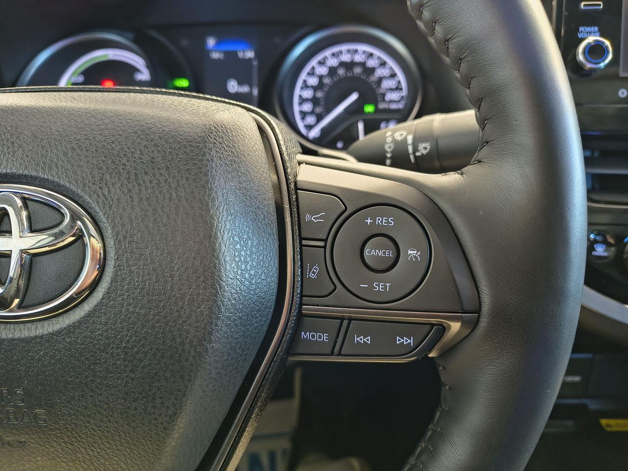 2023 Toyota Camry HYBRID SE Photo0