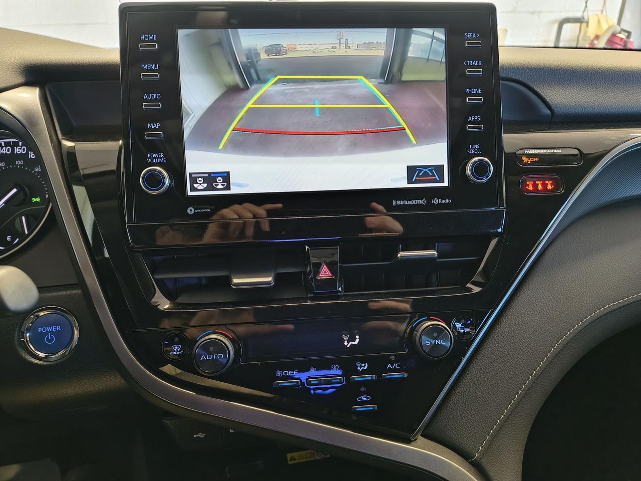 2023 Toyota Camry HYBRID SE Photo