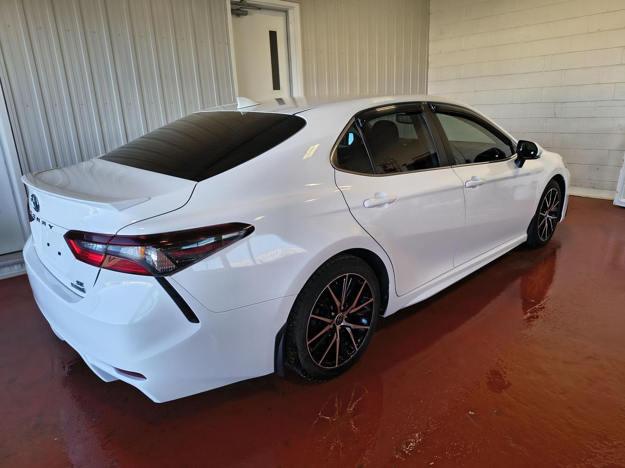2023 Toyota Camry HYBRID SE Photo0