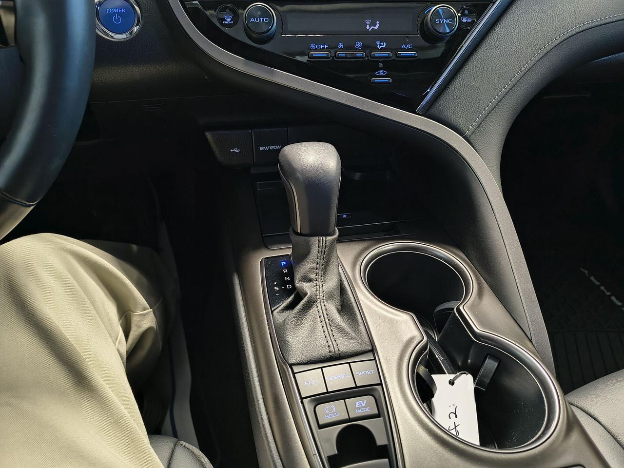 2023 Toyota Camry HYBRID SE Photo