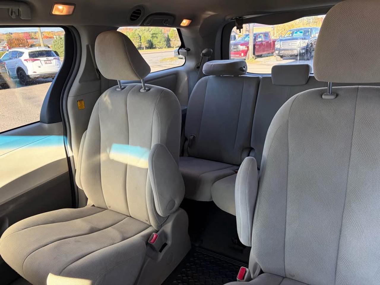 2011 Toyota Sienna Base V6 - Photo #8