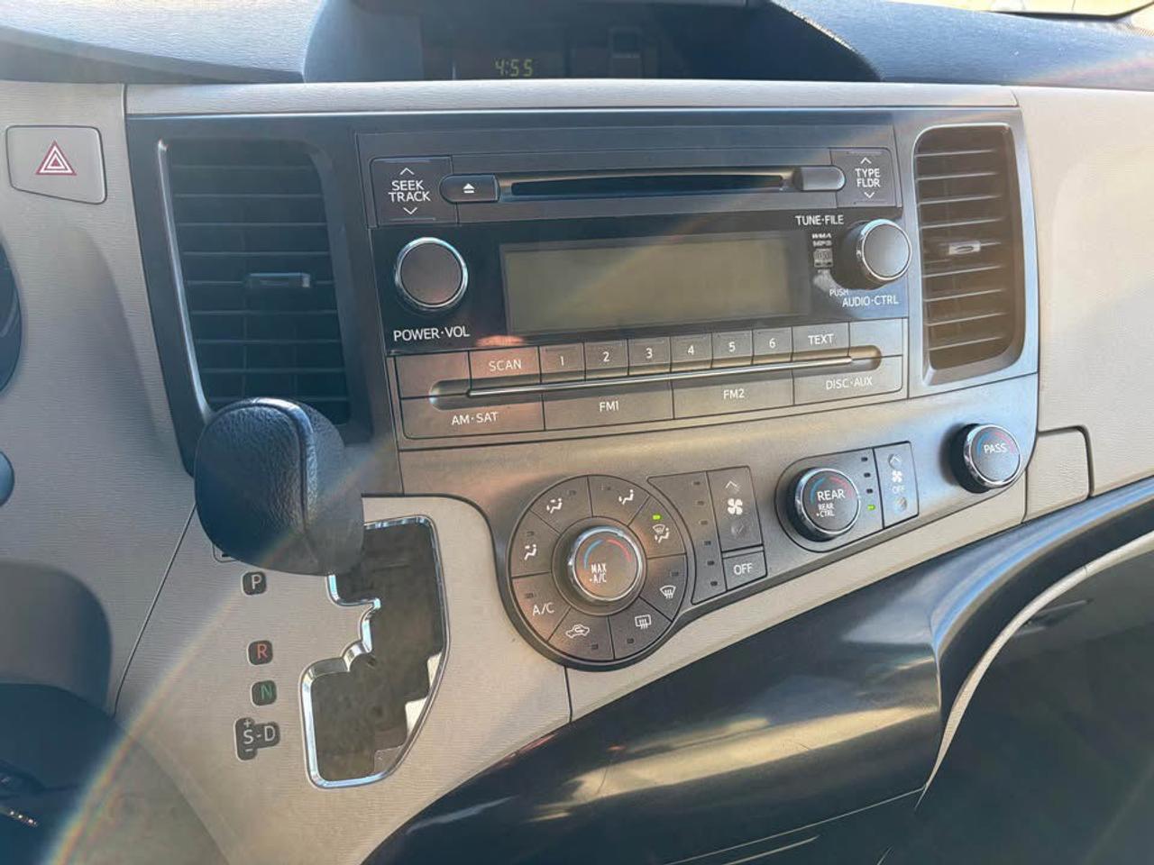 2011 Toyota Sienna Base V6 Photo