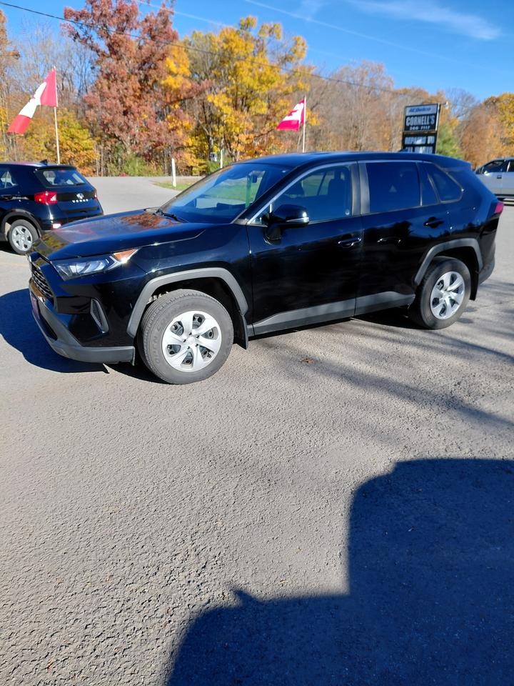 2022 Toyota RAV4 LE Photo2