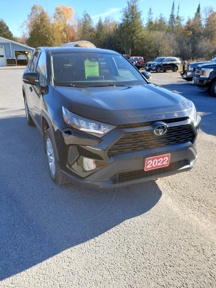 2022 Toyota RAV4 LE Photo0