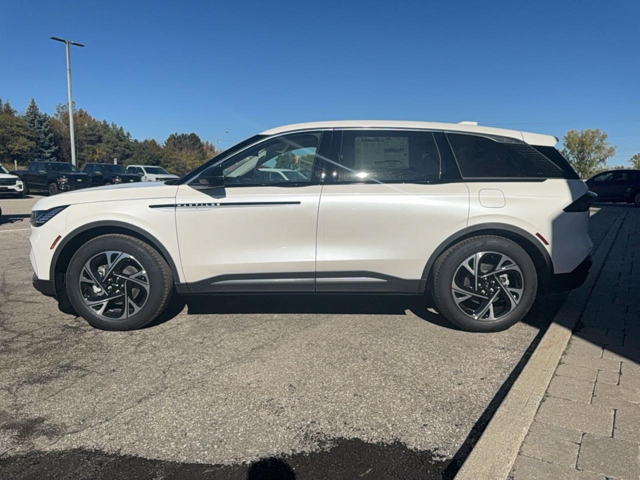 2026 Lincoln Nautilus Premiere AWD Photo3