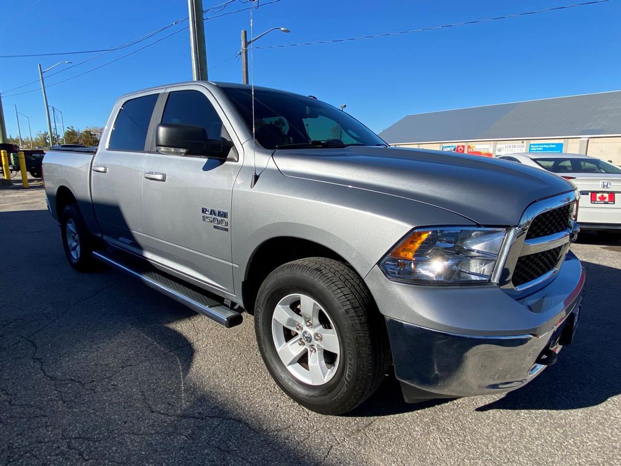 2020 RAM 1500 Classic SLT CREW CAB 4X4!! Photo4