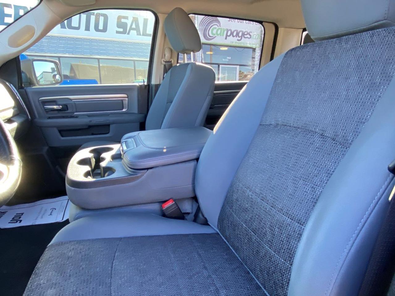 2020 RAM 1500 Classic SLT CREW CAB 4X4!! Photo