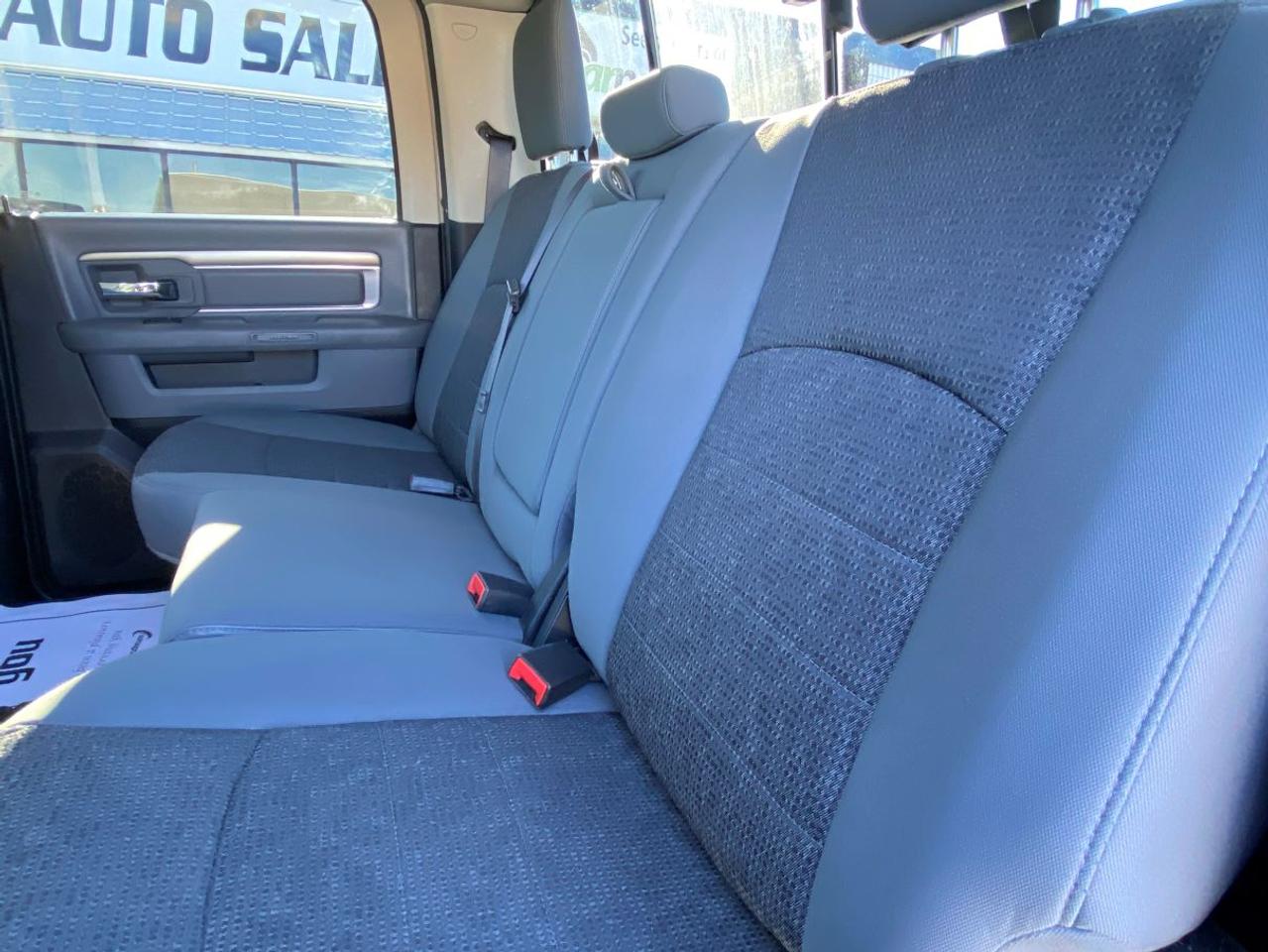 2020 RAM 1500 Classic SLT CREW CAB 4X4!! Photo