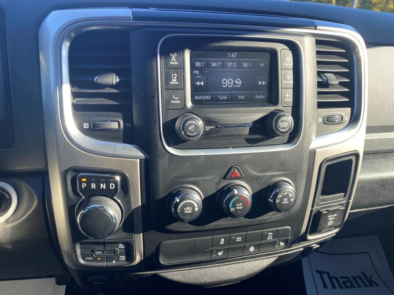 2020 RAM 1500 Classic SLT CREW CAB 4X4!! Photo