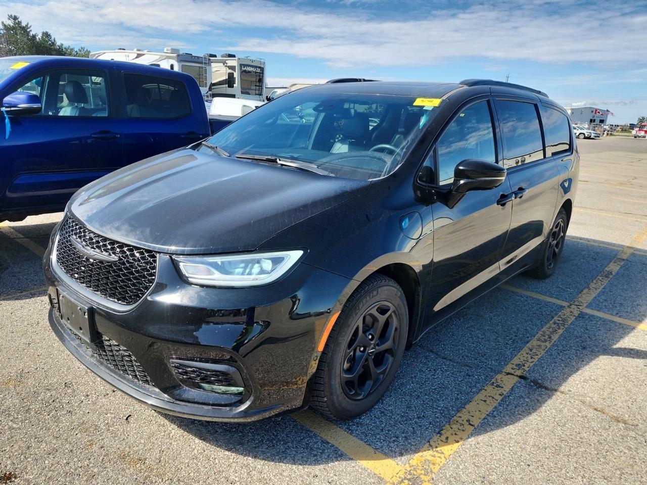 2024 Chrysler Pacifica Hybrid Limited Photo