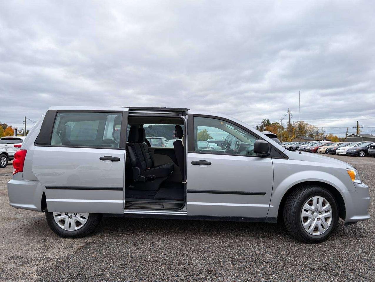 2015 Dodge Grand Caravan Canada Value Package (One Owner, No Accidents) Photo