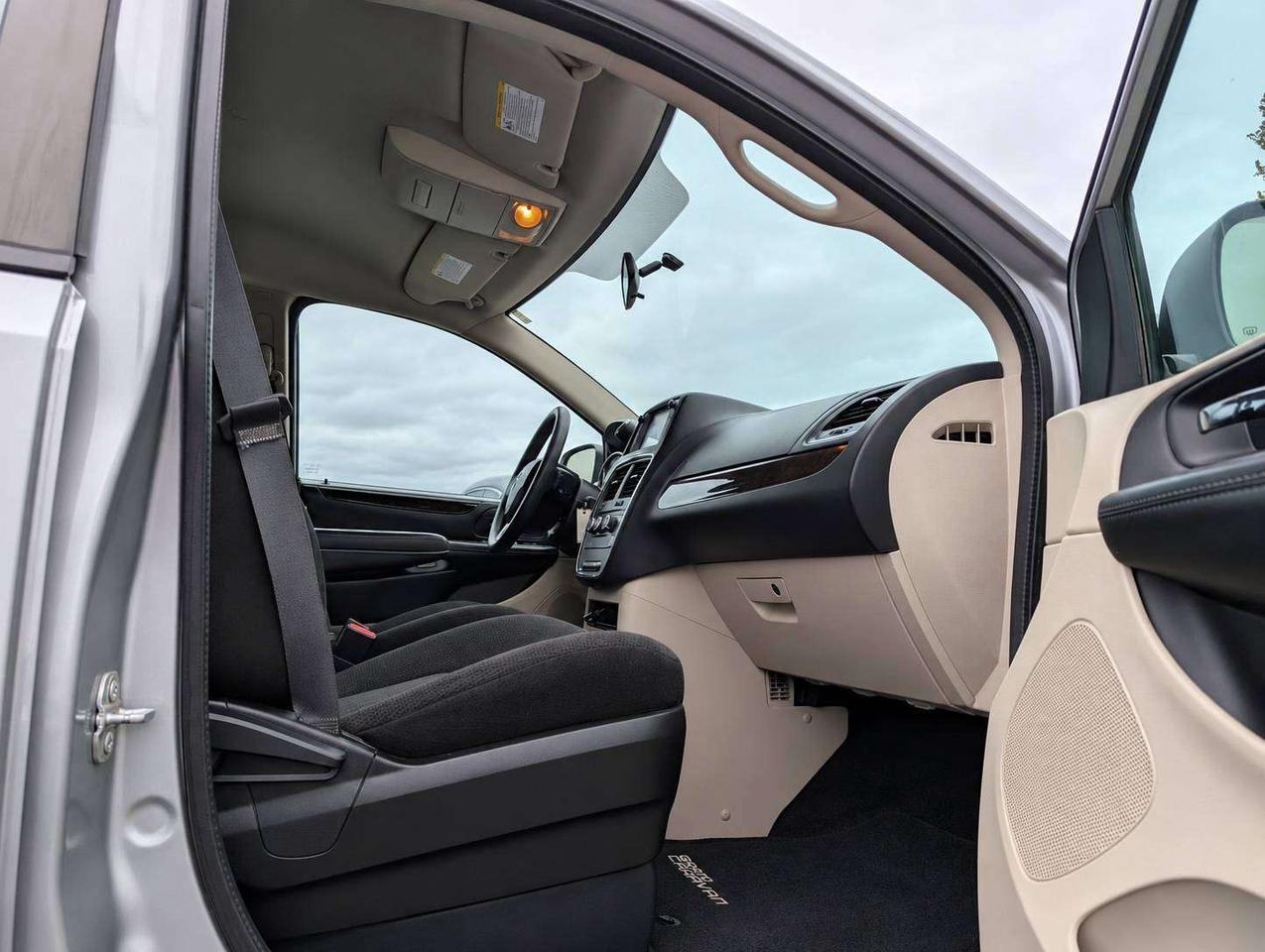 2015 Dodge Grand Caravan Canada Value Package (One Owner, No Accidents) Photo