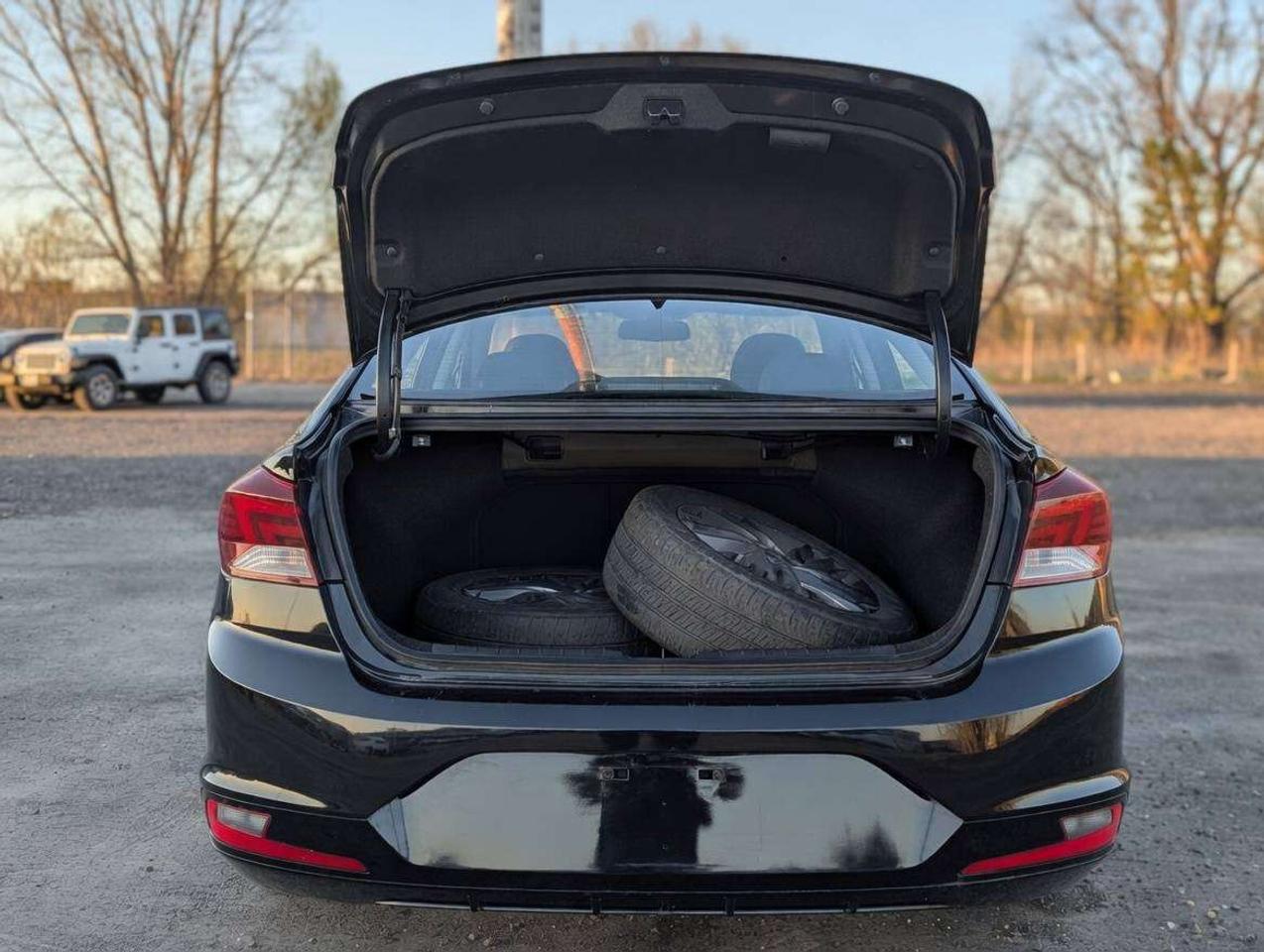 2019 Hyundai Elantra Preferred (One Owner) Photo
