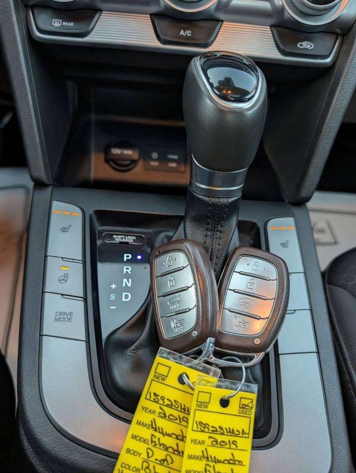 2019 Hyundai Elantra Preferred (One Owner) Photo