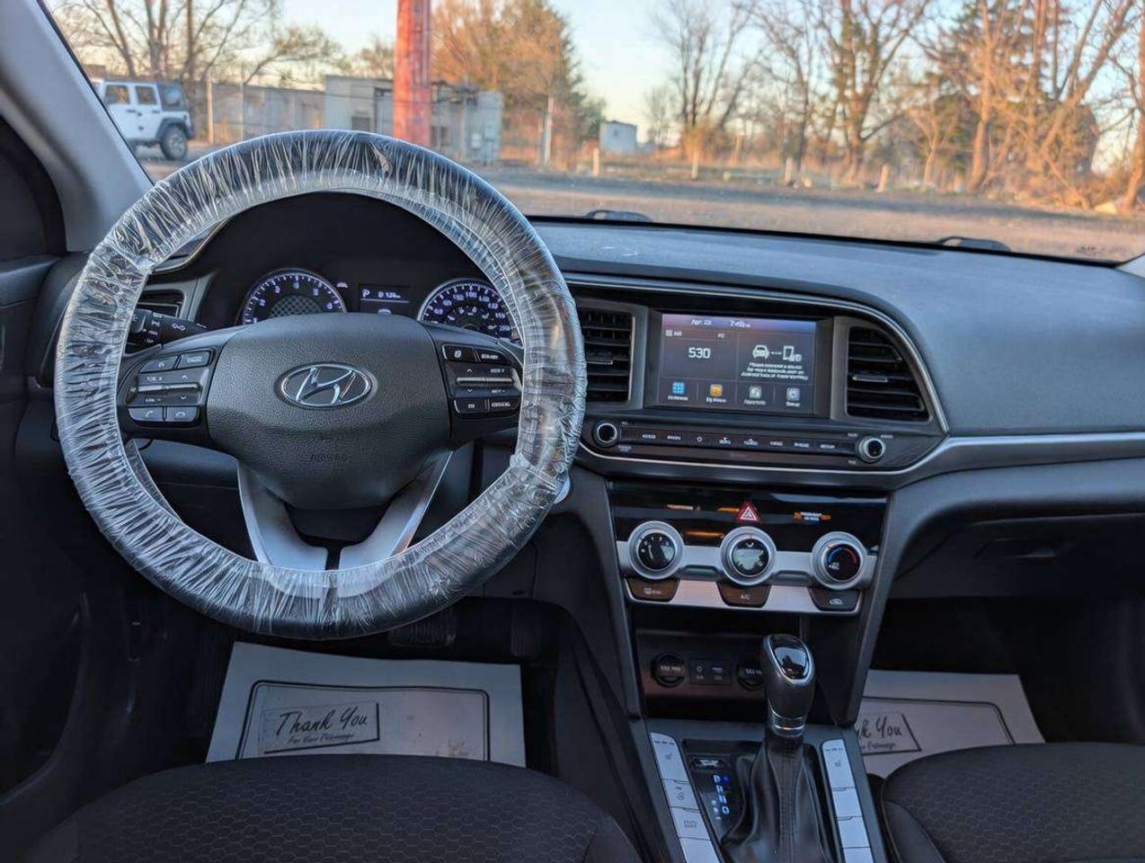 2019 Hyundai Elantra Preferred (One Owner) Photo