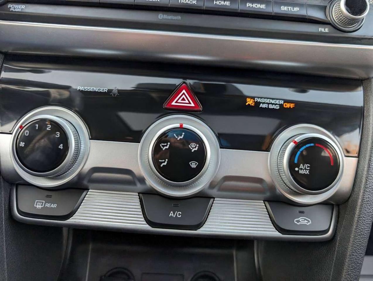 2019 Hyundai Elantra Preferred (One Owner) Photo