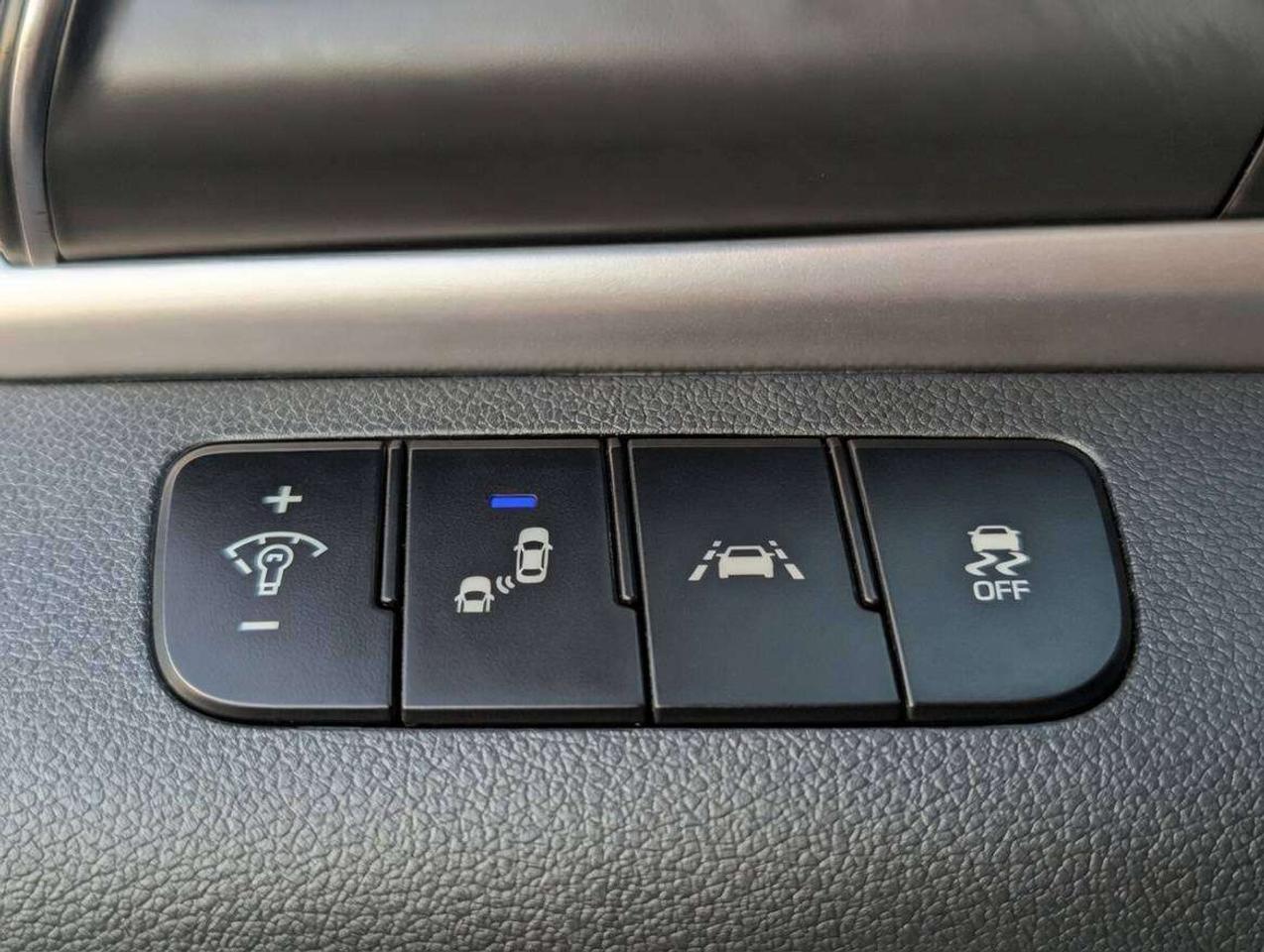 2019 Hyundai Elantra Preferred (One Owner) Photo