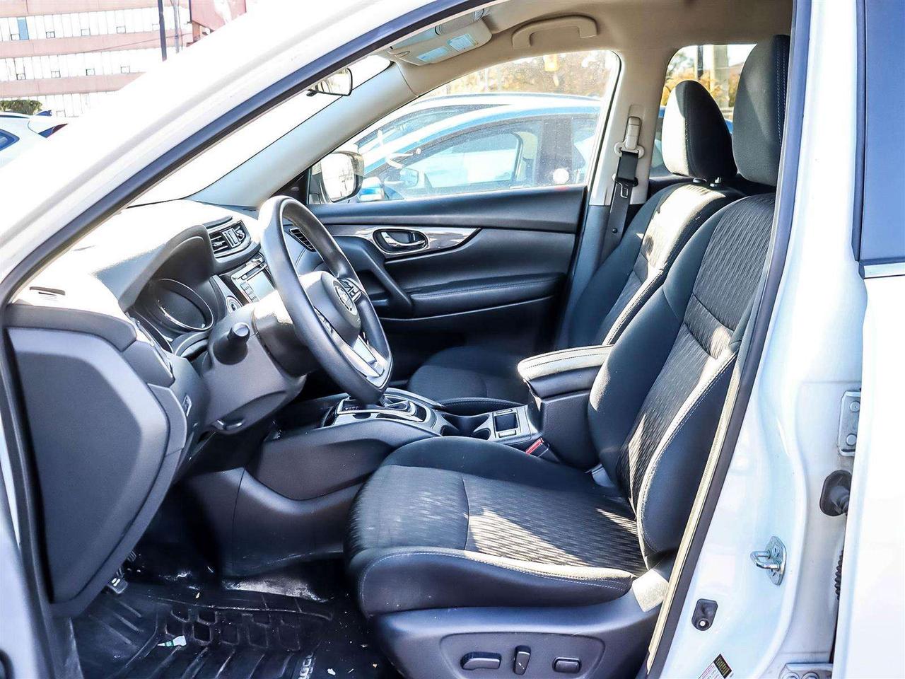 2019 Nissan Rogue SV Photo