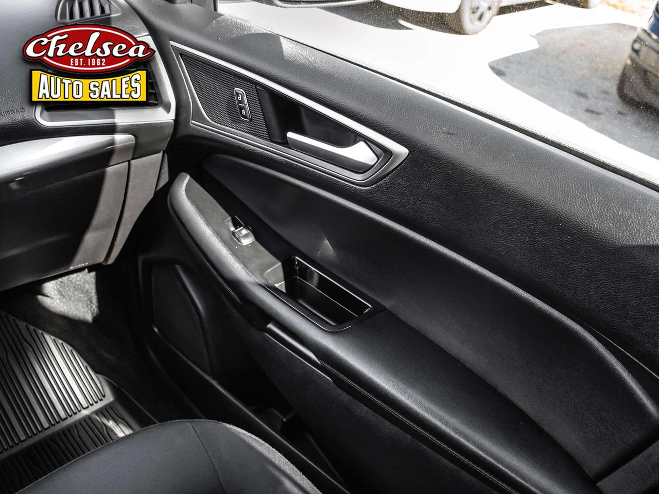 2017 Ford Edge SEL FWD Photo