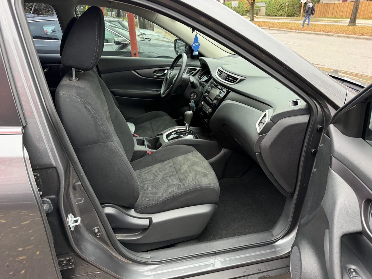 2016 Nissan Rogue S Photo