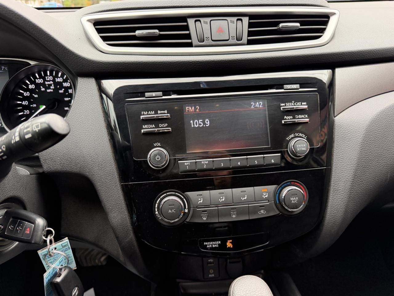 2016 Nissan Rogue S Photo