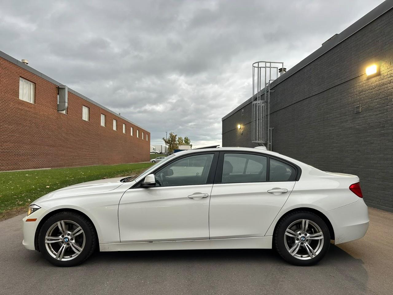 2013 BMW 3 Series 4dr Sdn 328i xDrive Classic Line AWD *Ltd Avail* Photo