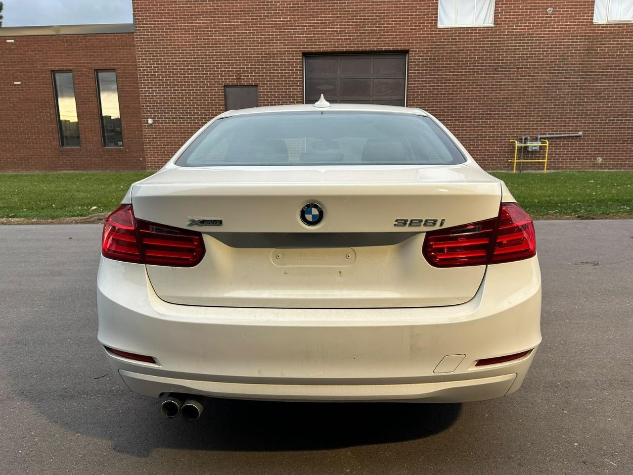 2013 BMW 3 Series 4dr Sdn 328i xDrive Classic Line AWD *Ltd Avail* Photo