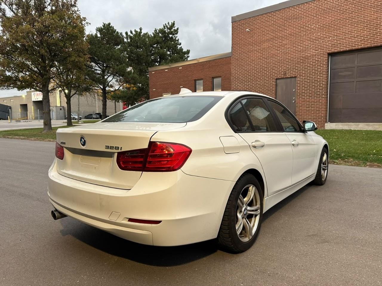 2013 BMW 3 Series 4dr Sdn 328i xDrive Classic Line AWD *Ltd Avail* Photo