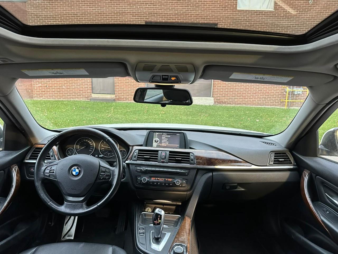 2013 BMW 3 Series 4dr Sdn 328i xDrive Classic Line AWD *Ltd Avail* Photo