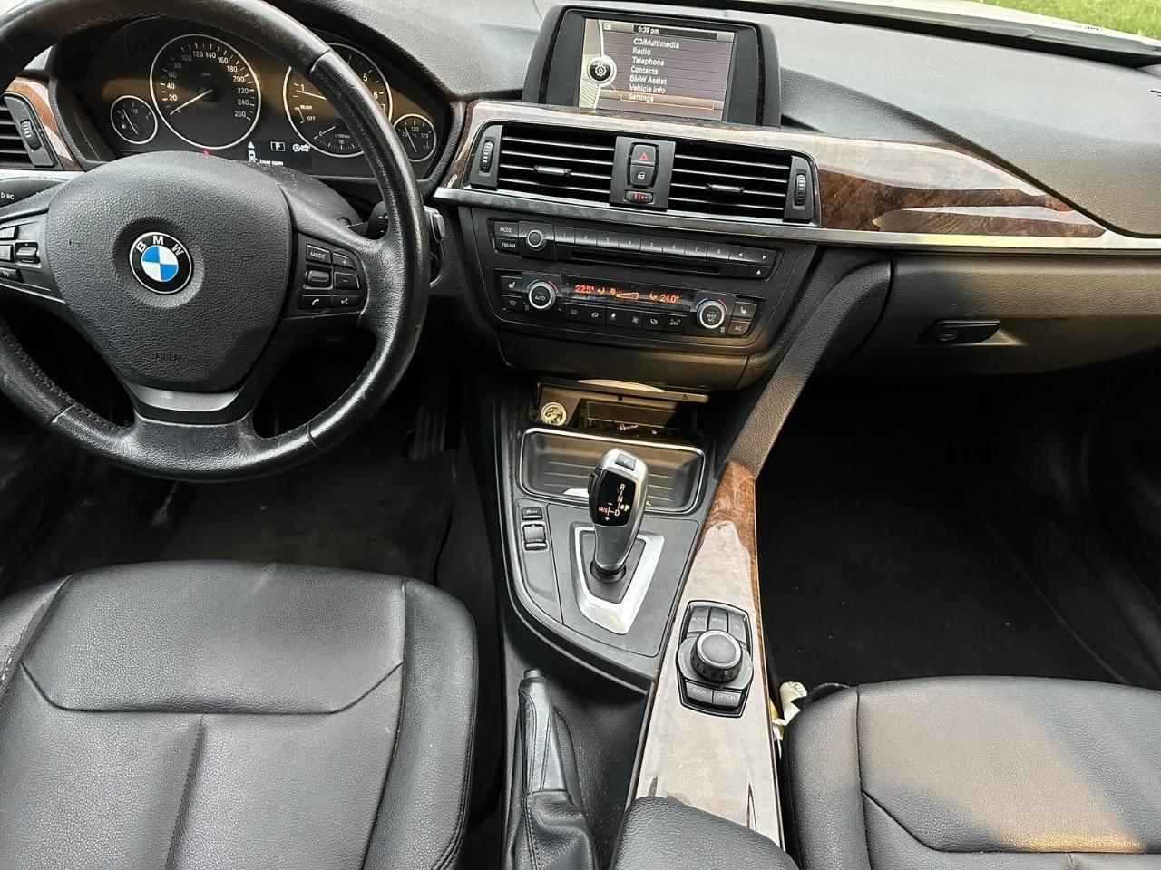 2013 BMW 3 Series 4dr Sdn 328i xDrive Classic Line AWD *Ltd Avail* Photo