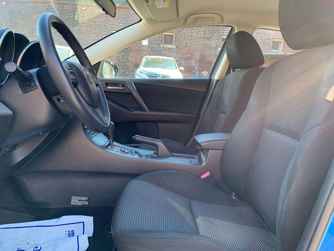 2013 Mazda 3 GX Photo