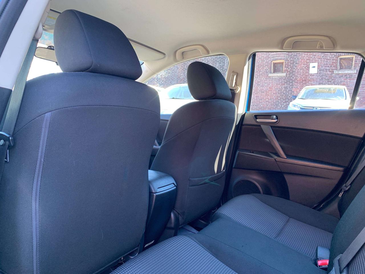 2013 Mazda 3 GX Photo