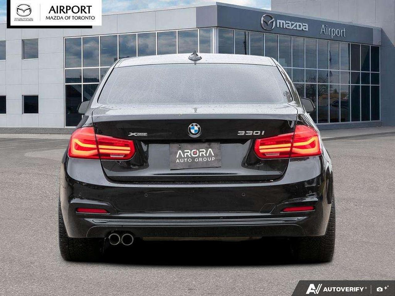 2017 BMW 3 Series 330i xDrive Photo4