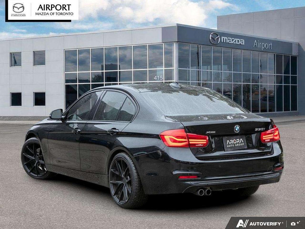 2017 BMW 3 Series 330i xDrive Photo
