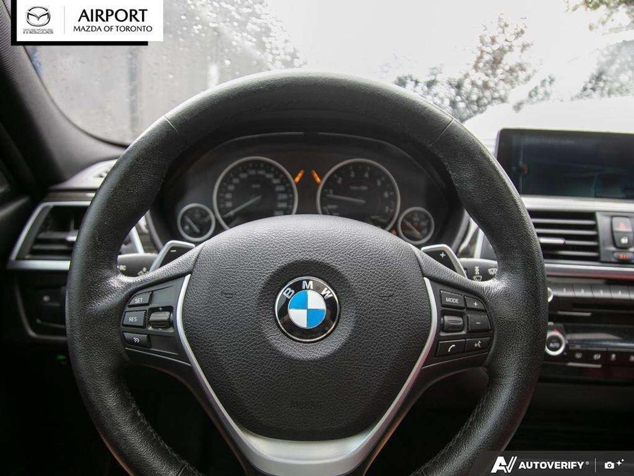 2017 BMW 3 Series 330i xDrive Photo
