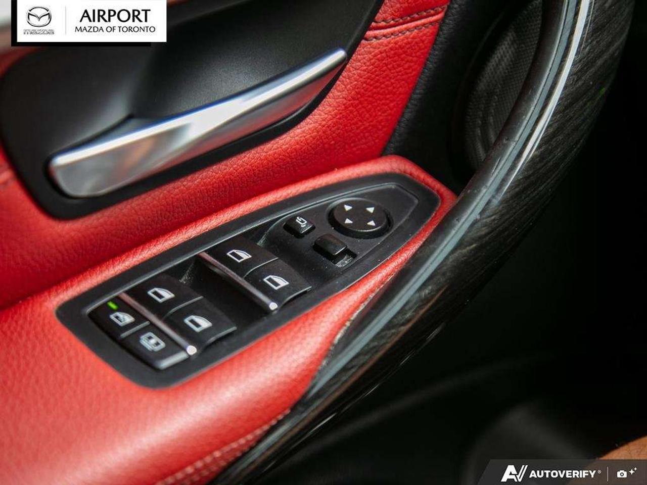 2017 BMW 3 Series 330i xDrive Photo
