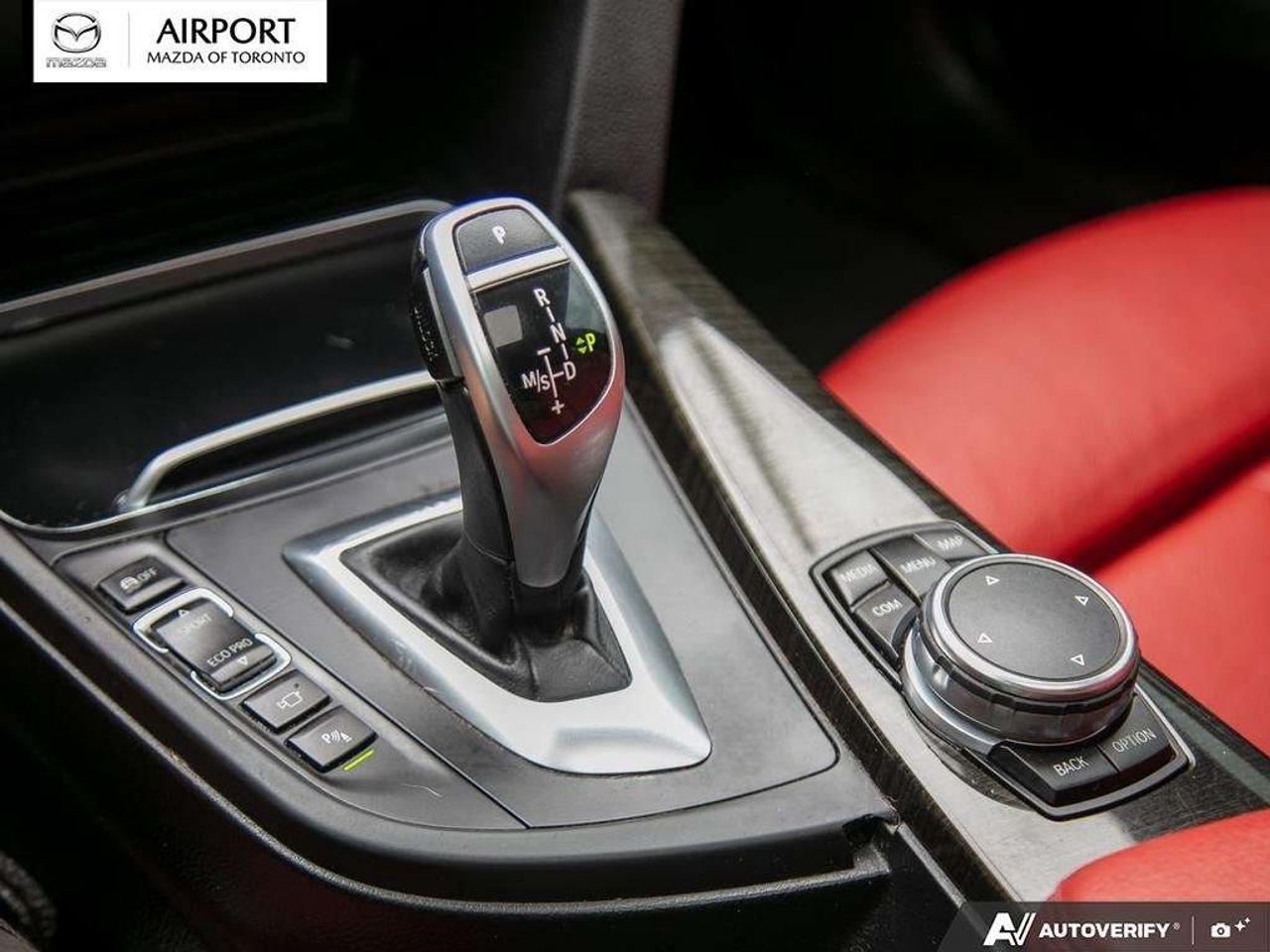 2017 BMW 3 Series 330i xDrive Photo