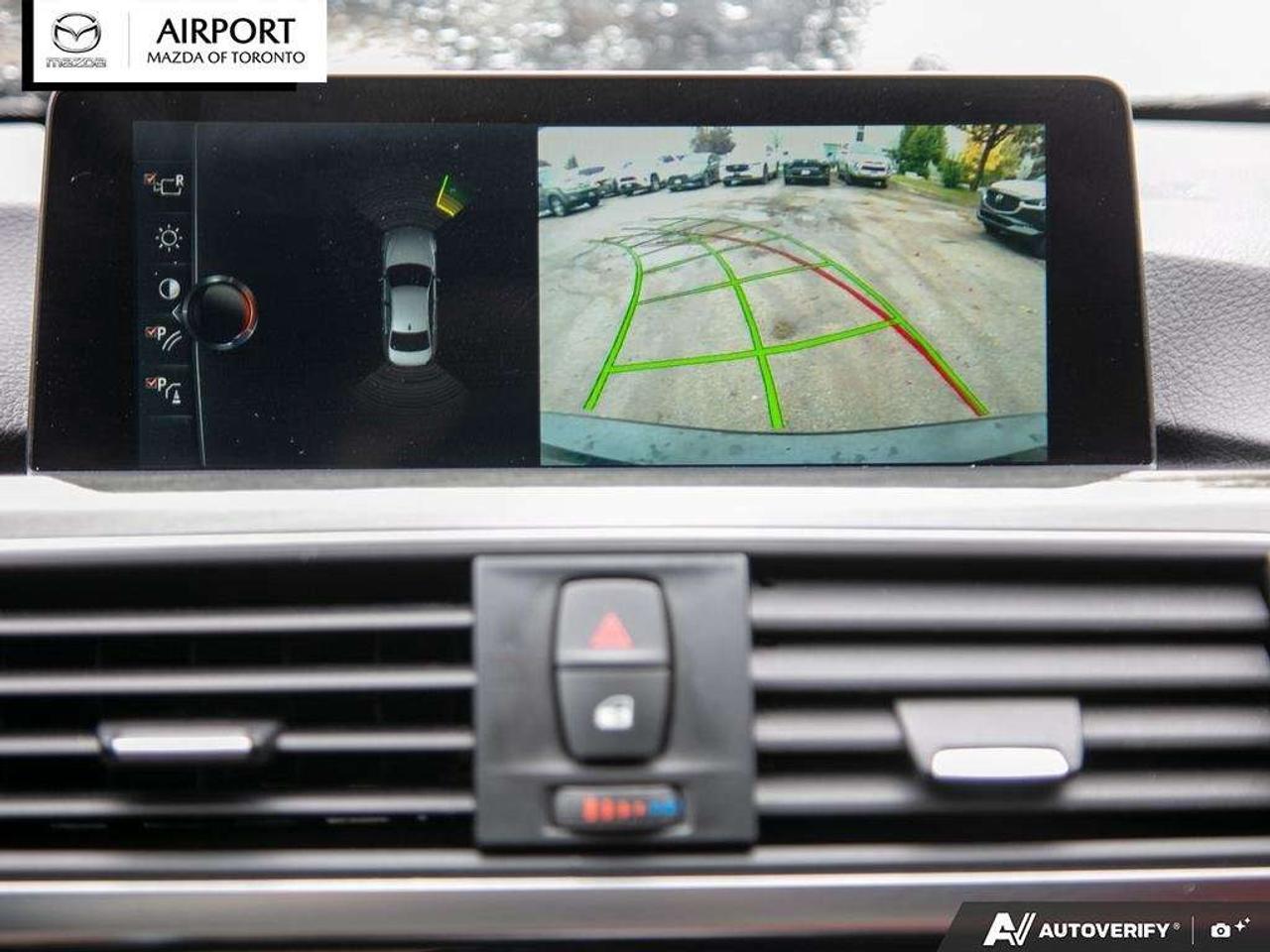 2017 BMW 3 Series 330i xDrive Photo