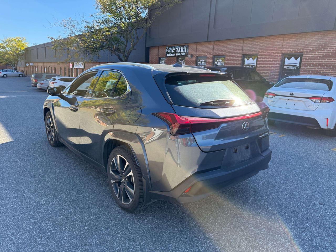 2025 Lexus UX UX 300h CVT, PREMIUM PACKAGE, NO ACCIDENT Photo