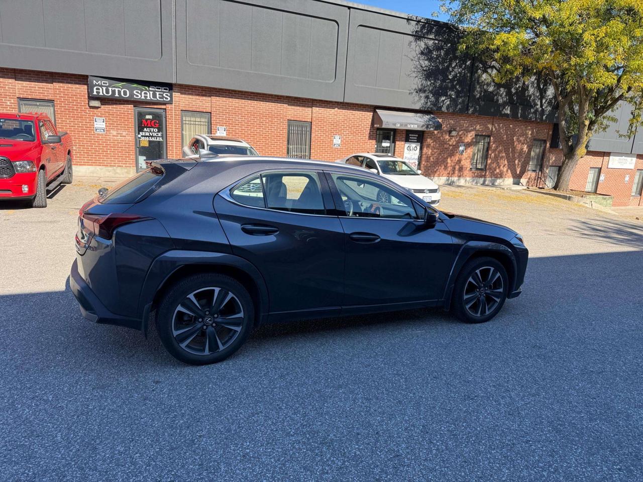 2025 Lexus UX UX 300h CVT, PREMIUM PACKAGE, NO ACCIDENT Photo