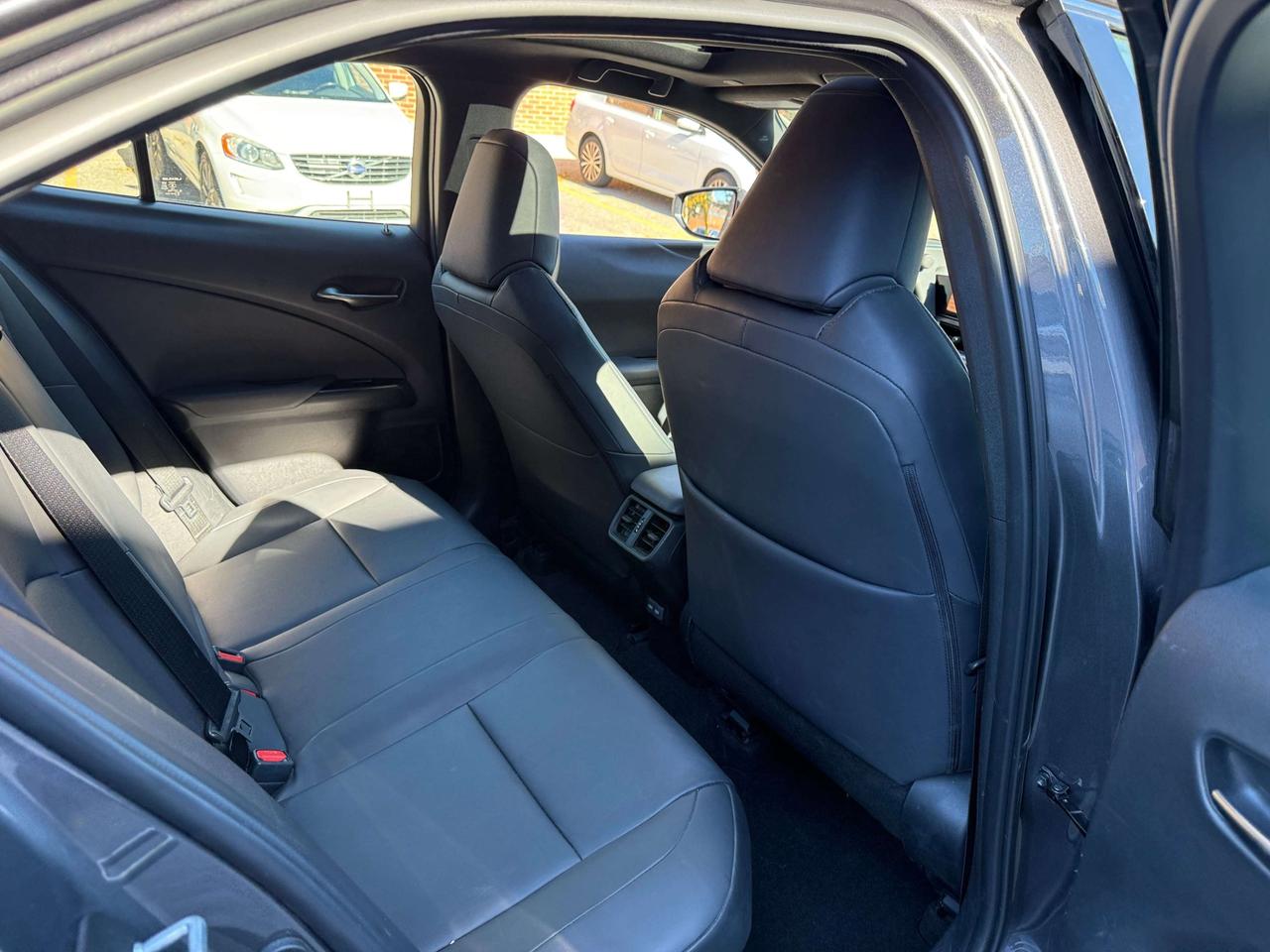 2025 Lexus UX UX 300h CVT, PREMIUM PACKAGE, NO ACCIDENT Photo