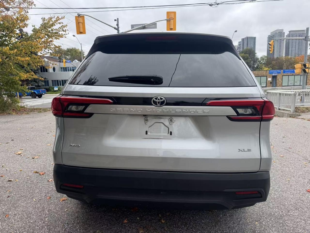 2024 Toyota Grand Highlander XLE Photo2