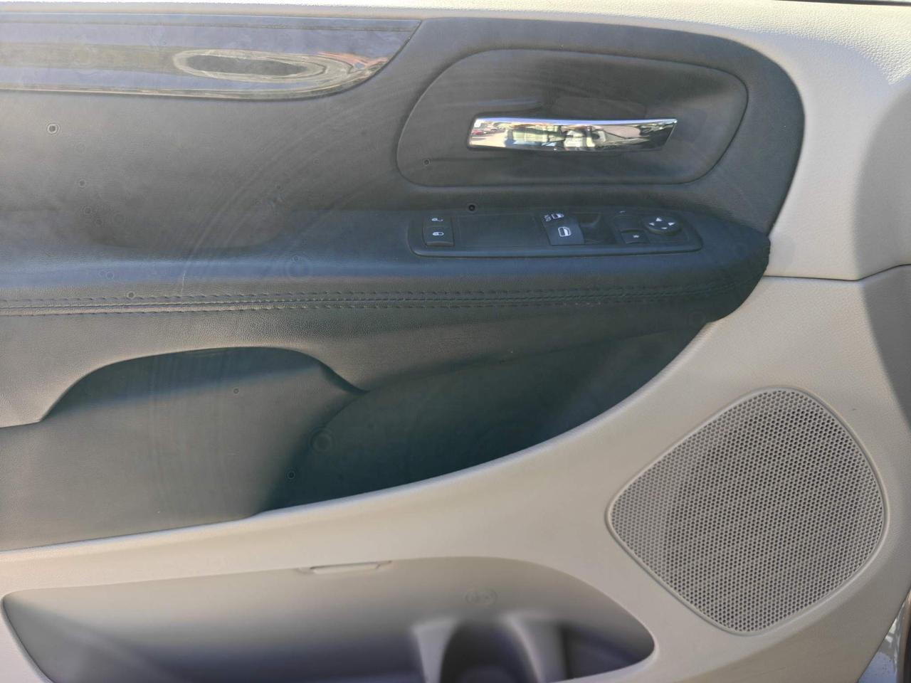 2014 Dodge Grand Caravan SE/SXT Passenger Van Photo