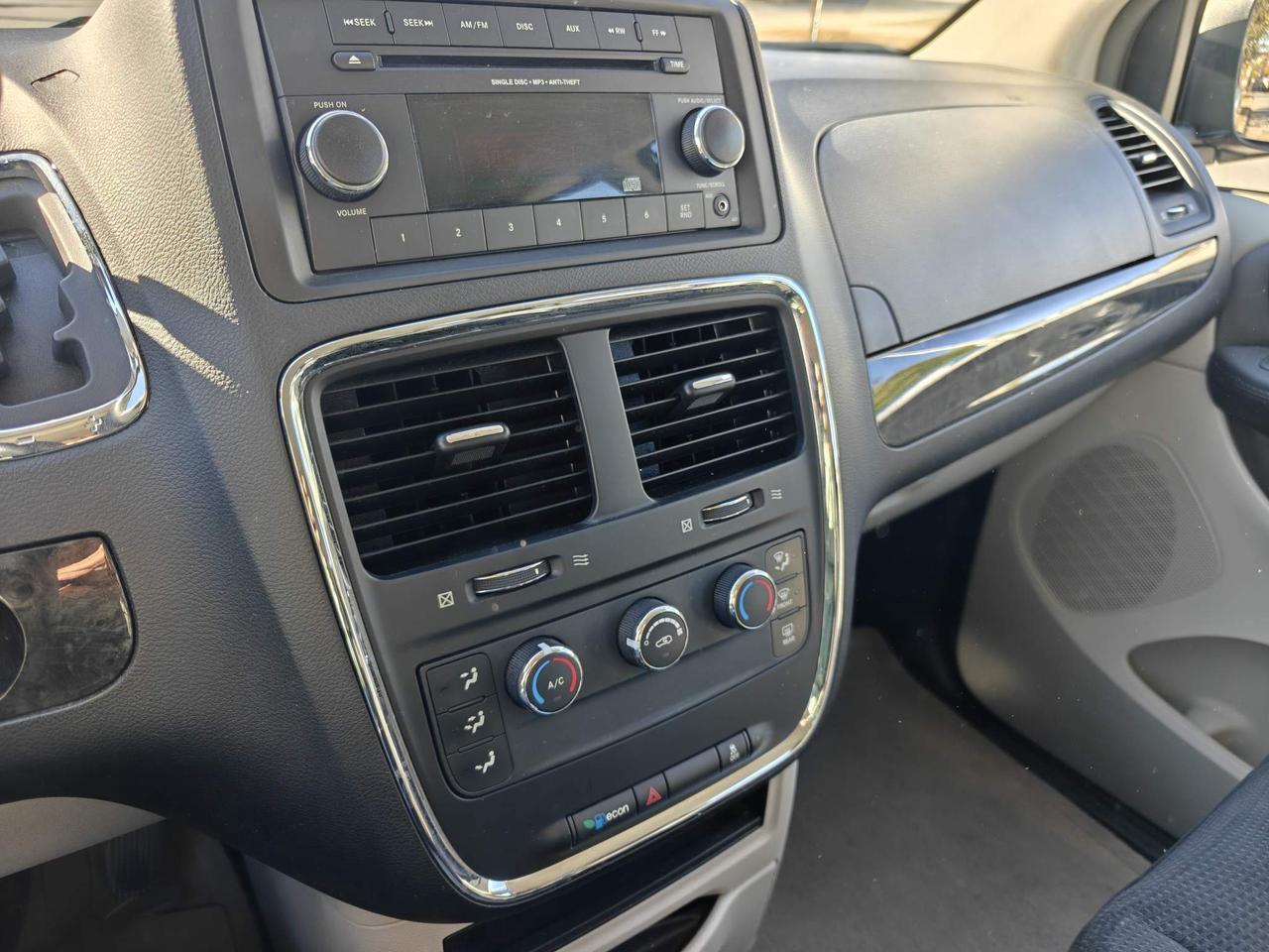 2014 Dodge Grand Caravan SE/SXT Passenger Van Photo