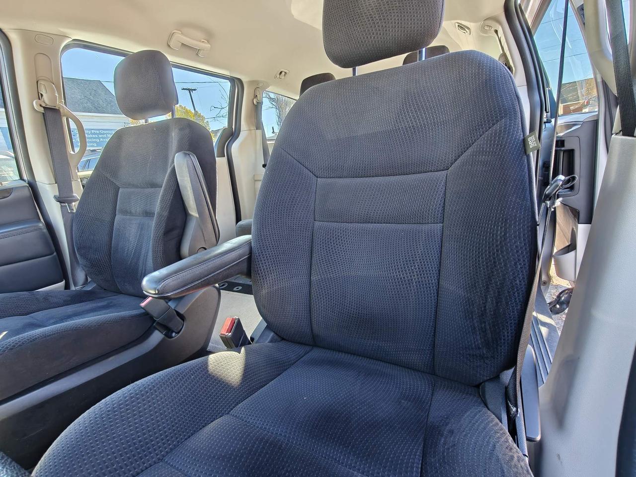 2014 Dodge Grand Caravan SE/SXT Passenger Van Photo