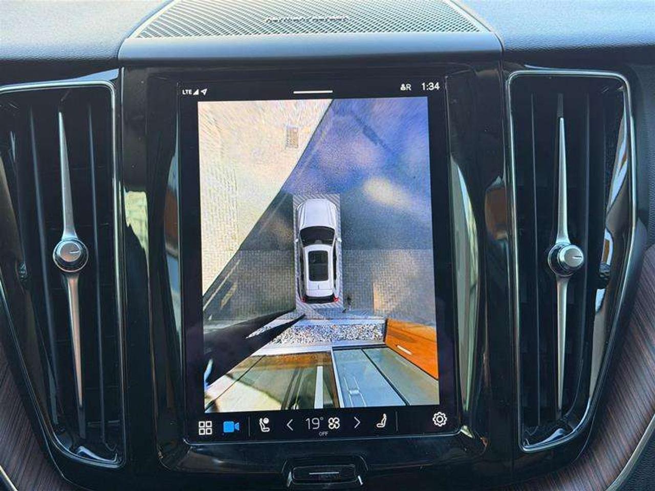 2023 Volvo XC60 B6 Plus   HK   Climate   CPO   CarFax Verified Photo