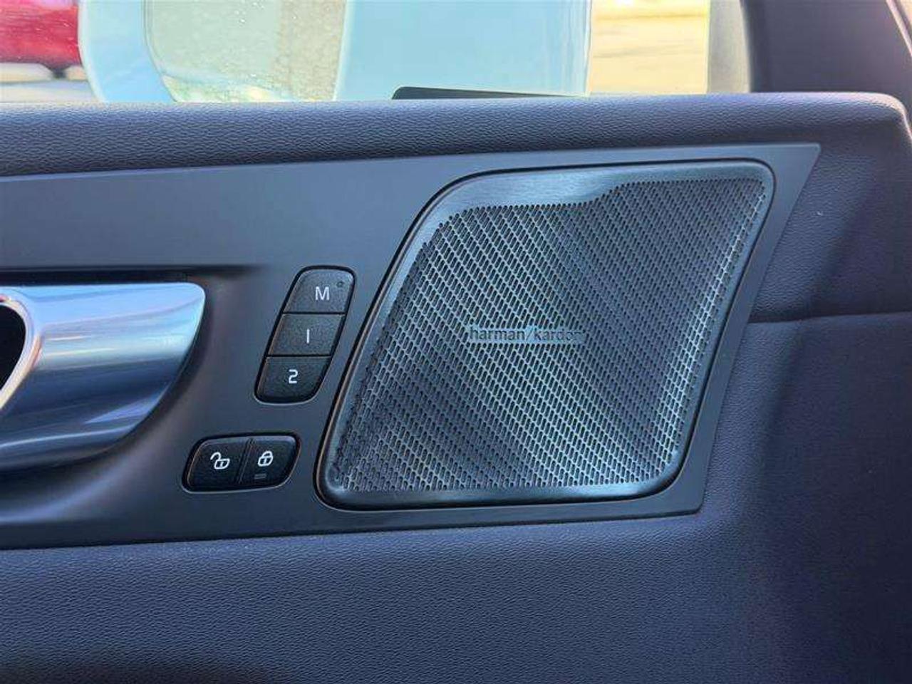 2023 Volvo XC60 B6 Plus   HK   Climate   CPO   CarFax Verified Photo